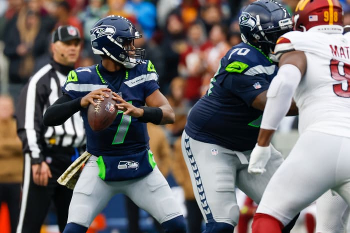 Keeping Geno Smith clean all afternoon long, Jason Peters played like he was 10 years younger in a throwback performance for the Seahawks against the Commanders.